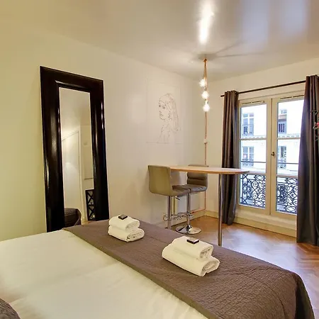 Short Studio Richelieu Apartment